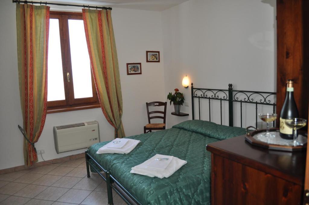 Agriturismo Ai Piacentini Santo Stefano Belbo Værelse billede